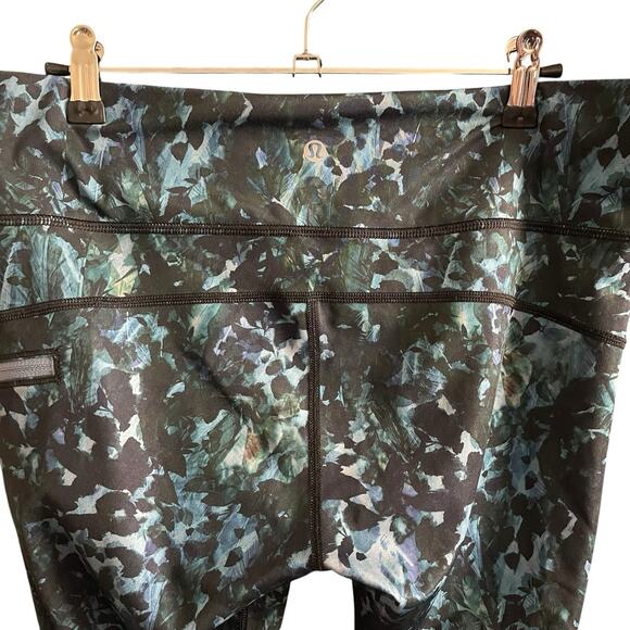Lululemon 10 Cropped Leggings Running Activewear Blue Black Print Pocket - Picture 10 of 12